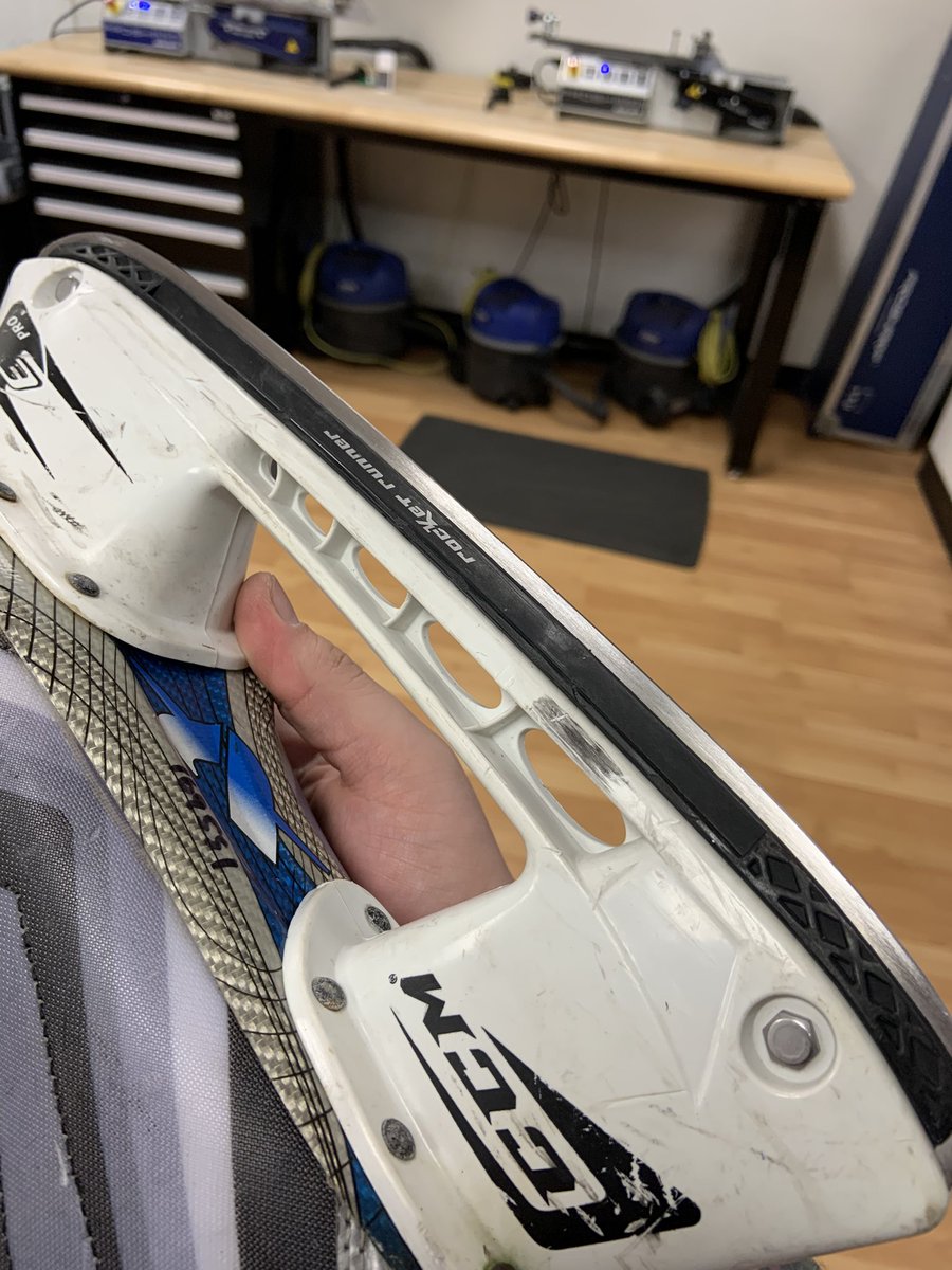 _JRobles71's tweet image. Pretty sure this is the lowest I’ve ever seen a skate blade