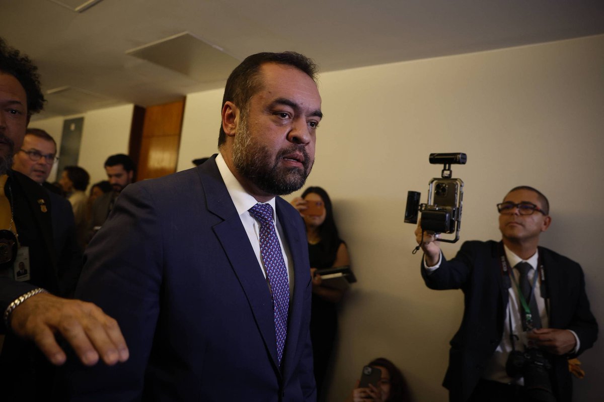 🚨 URGENTE: a PF já começou a investigar o governo do RJ, comandado por Cláudio Castro, por aportes de quase 3 bilhões no Banco Master quando ele já estava em crise, informa a GloboNews!

Em um dos fundos investidos, a RioPrevidência era a única cotista!