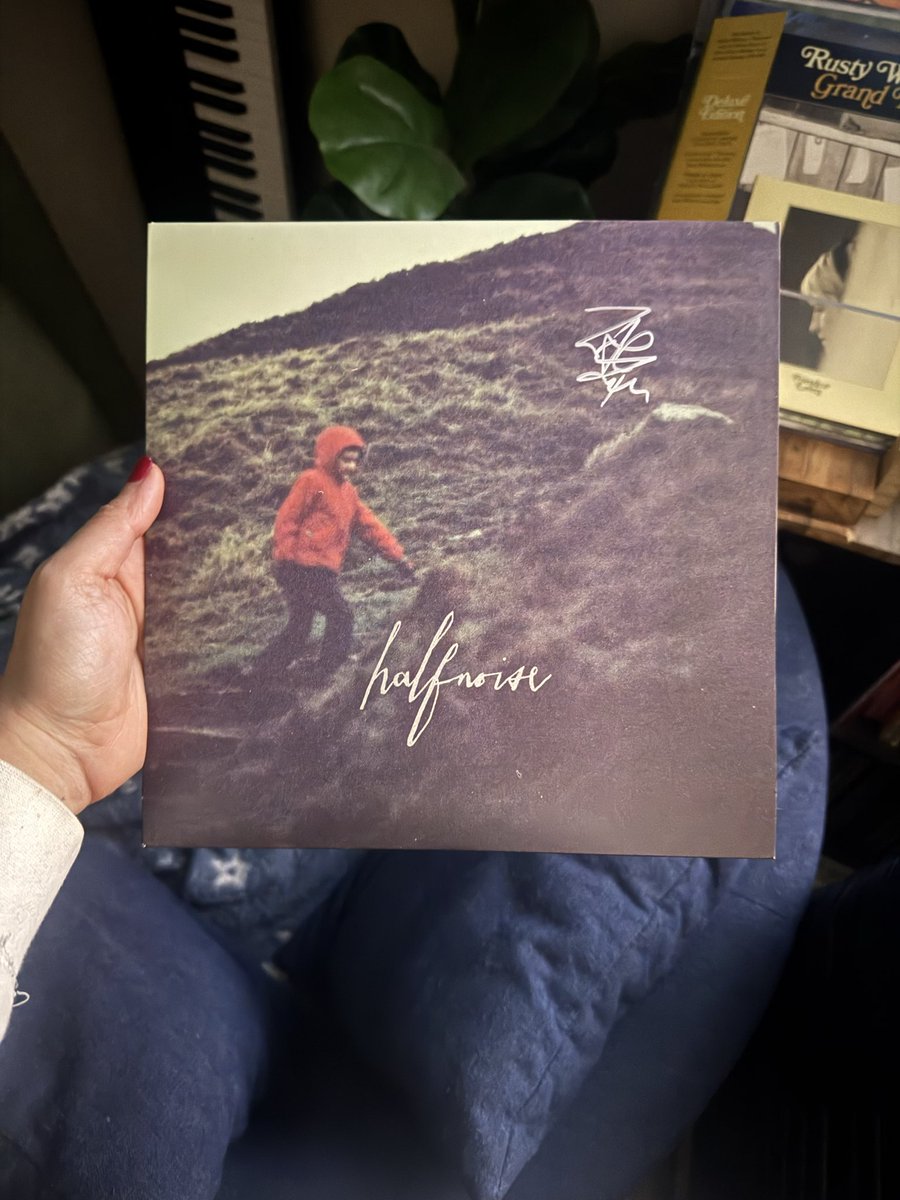 wallsofjerichka's tweet photo. @elearor Damn i thought i had it on vinyl but i did find this gem https://t.co/wx01QGz0pJ