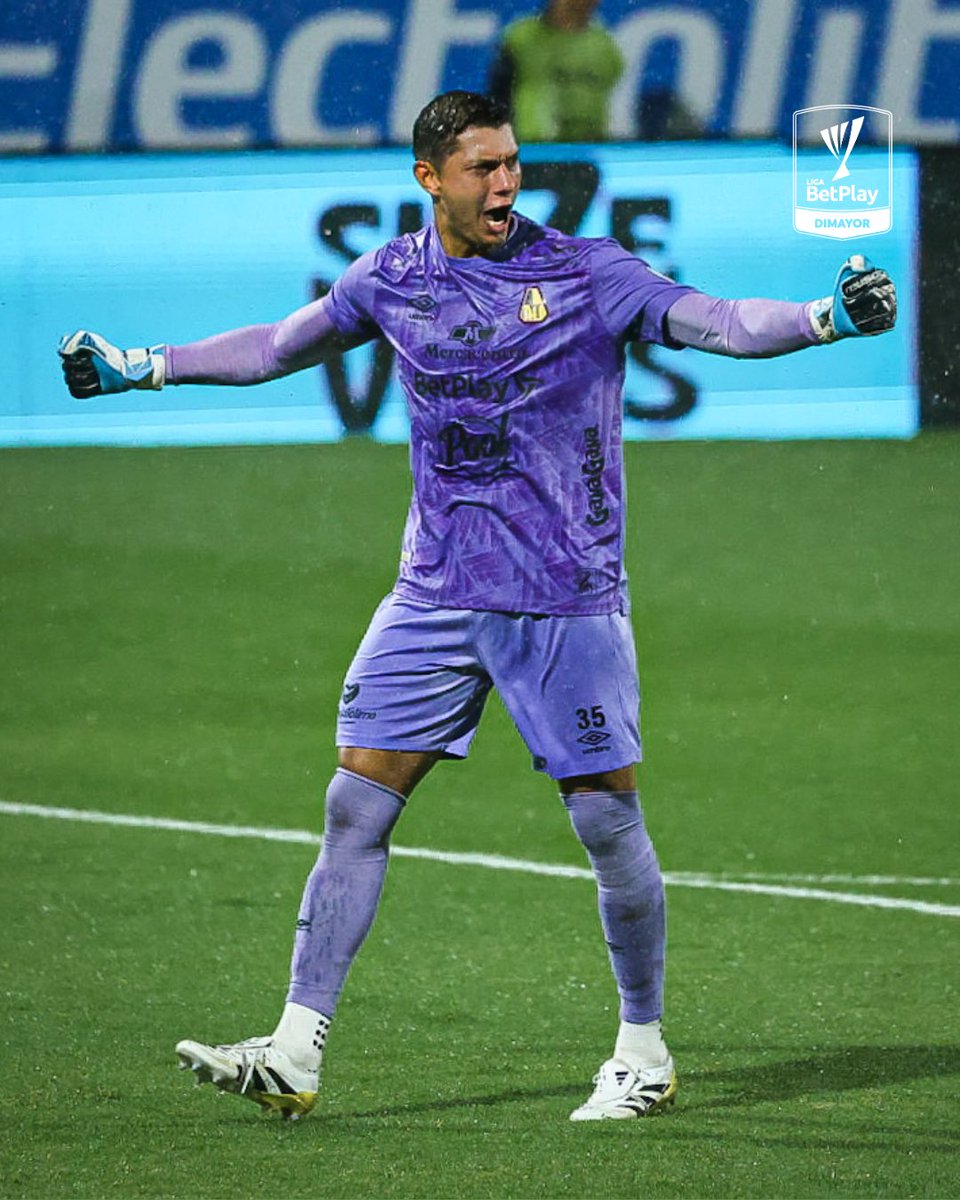 LigaBetPlayD's tweet image. Bajo la lluvia inclemente, El Pijao se hace grande y comienza sumando de a tres.

#UnaLigaConMásPasión #LigaBetPlayDimayor #fpc #futbolcolombiano