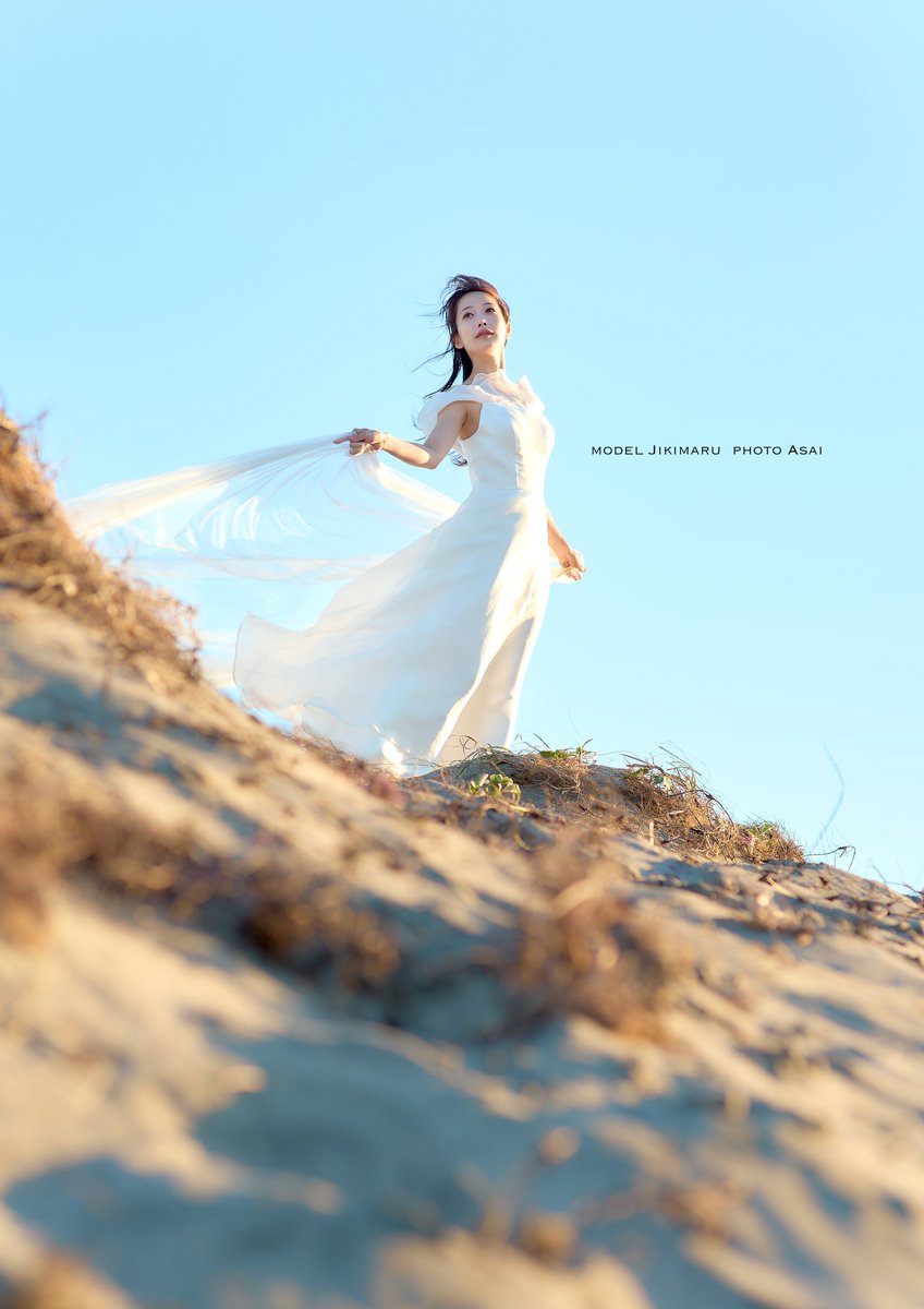 AsaiR2g's tweet image. 砂丘の上の、白い呼吸。

 model じきまる。さん @jikimaru_ 
mer撮影会
#cinematicportrait #dunescape #whitedressstory #風のポートレート #自然光ポートレート #japancreators #modelshoot #portraitmood #mer旅企画