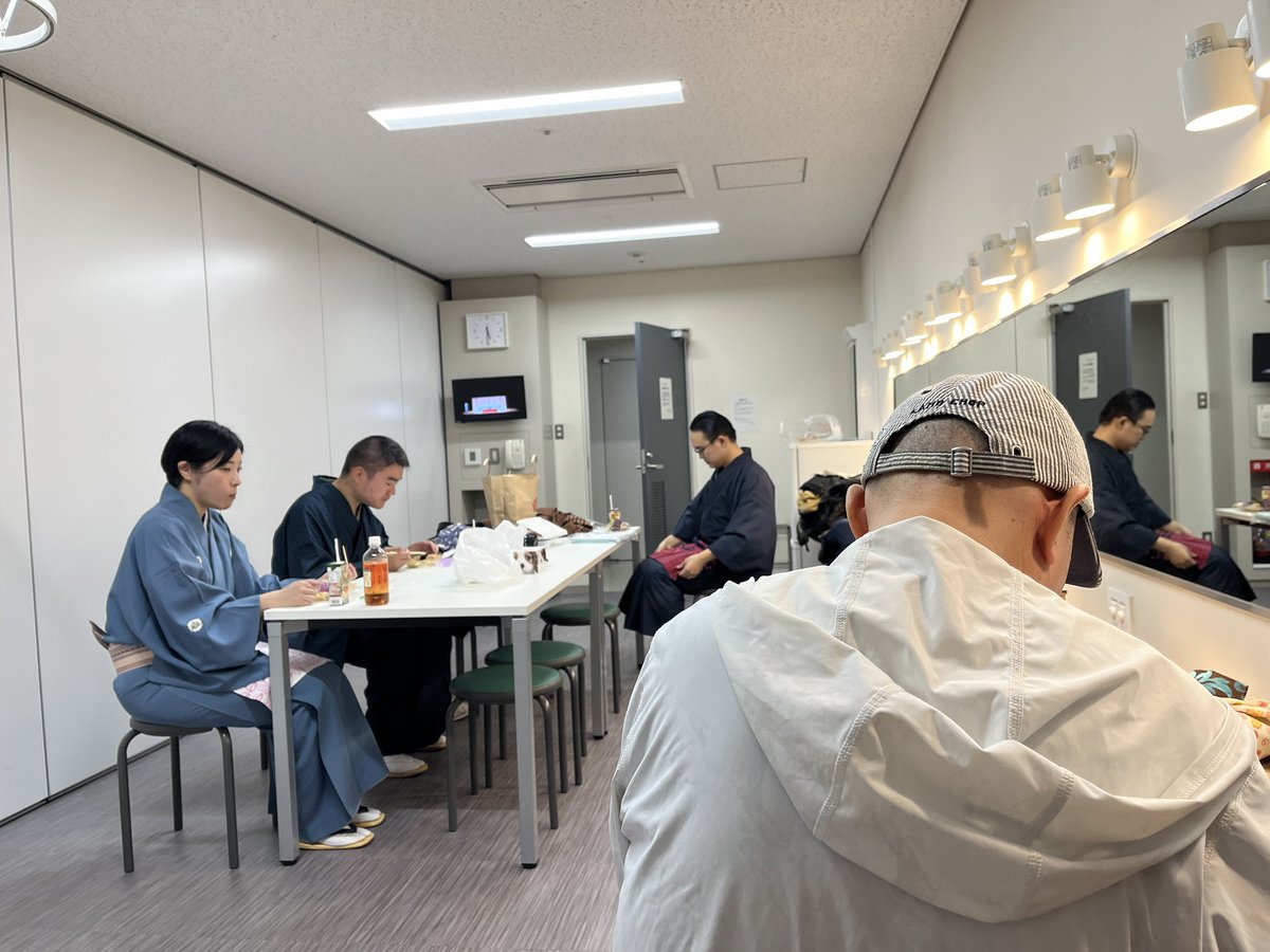 cheonw's tweet photo. 圓馬一門ちゃんねる更新しました

2025 圓馬独演会の楽屋 
https://t.co/vPw2x6u5CP https://t.co/ZSB0I6a7ze