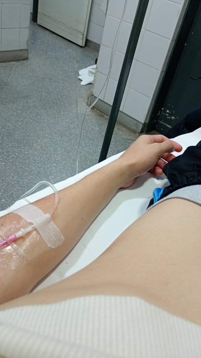 okebon777's tweet image. Hola, no estuve tweeteando mucho porque anduve internado, me intoxique comiendo arroz con leche y me tuvieron que operar, los doctores pudieron sacarme el arroz del estomago solo que ahora me falta encontrar alguien que me saque la leche