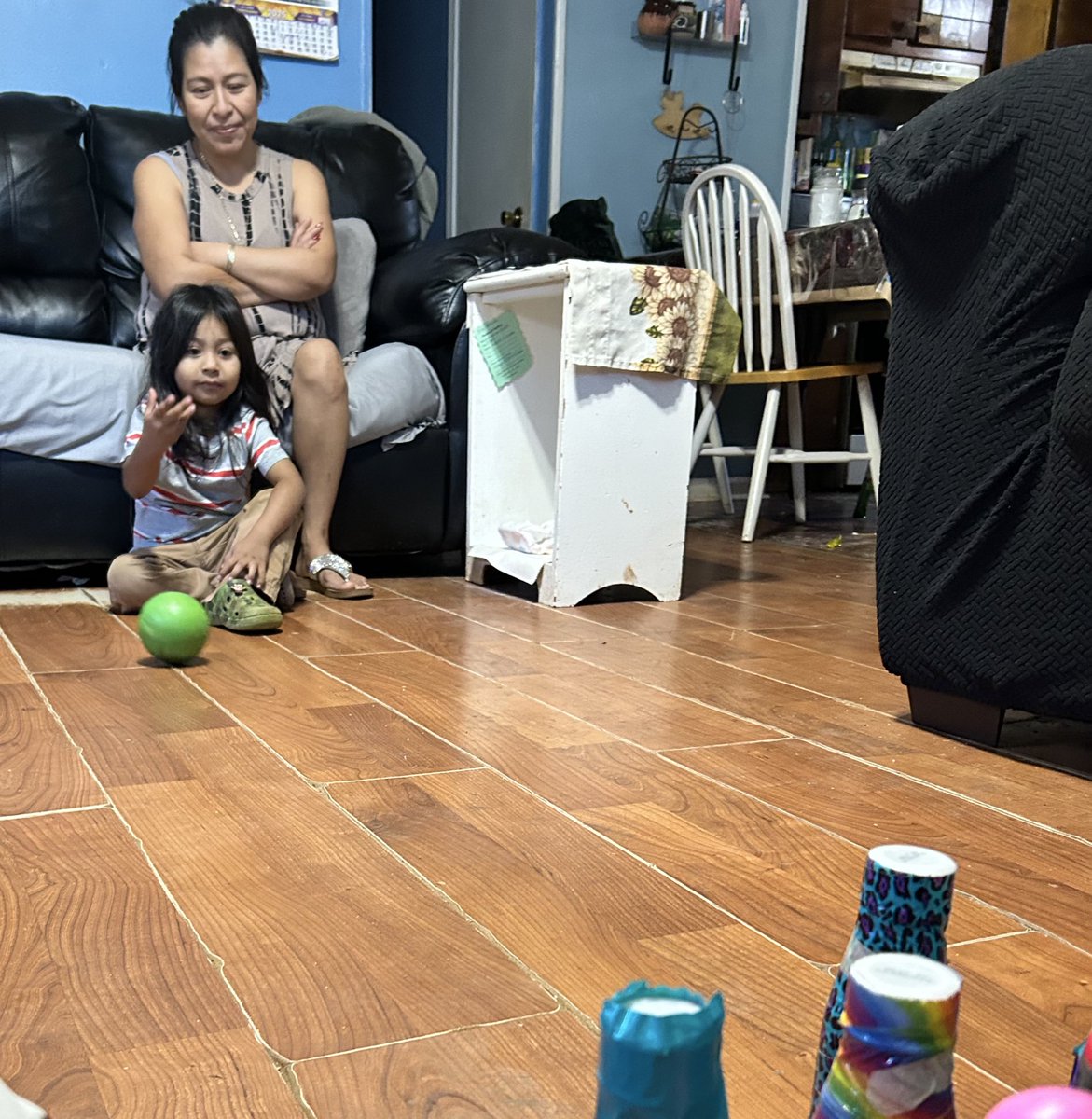 RCPS_EarlyLearn's tweet image. 🎳 Mom and Student D teaming up for hand-eye fun with bowling during PAT visit!
#parentsasteachers #family #pat #dph #homevisitors