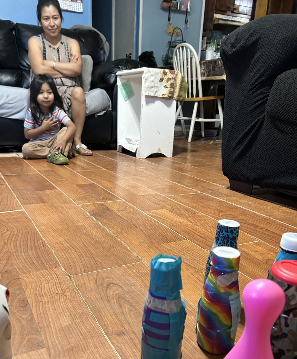 RCPS_EarlyLearn's tweet image. 🎳 Mom and Student D teaming up for hand-eye fun with bowling during PAT visit!
#parentsasteachers #family #pat #dph #homevisitors