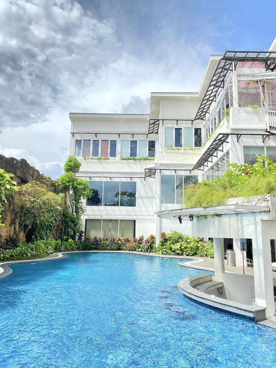 tottallygewd's tweet image. have a good day babe!🌻✨