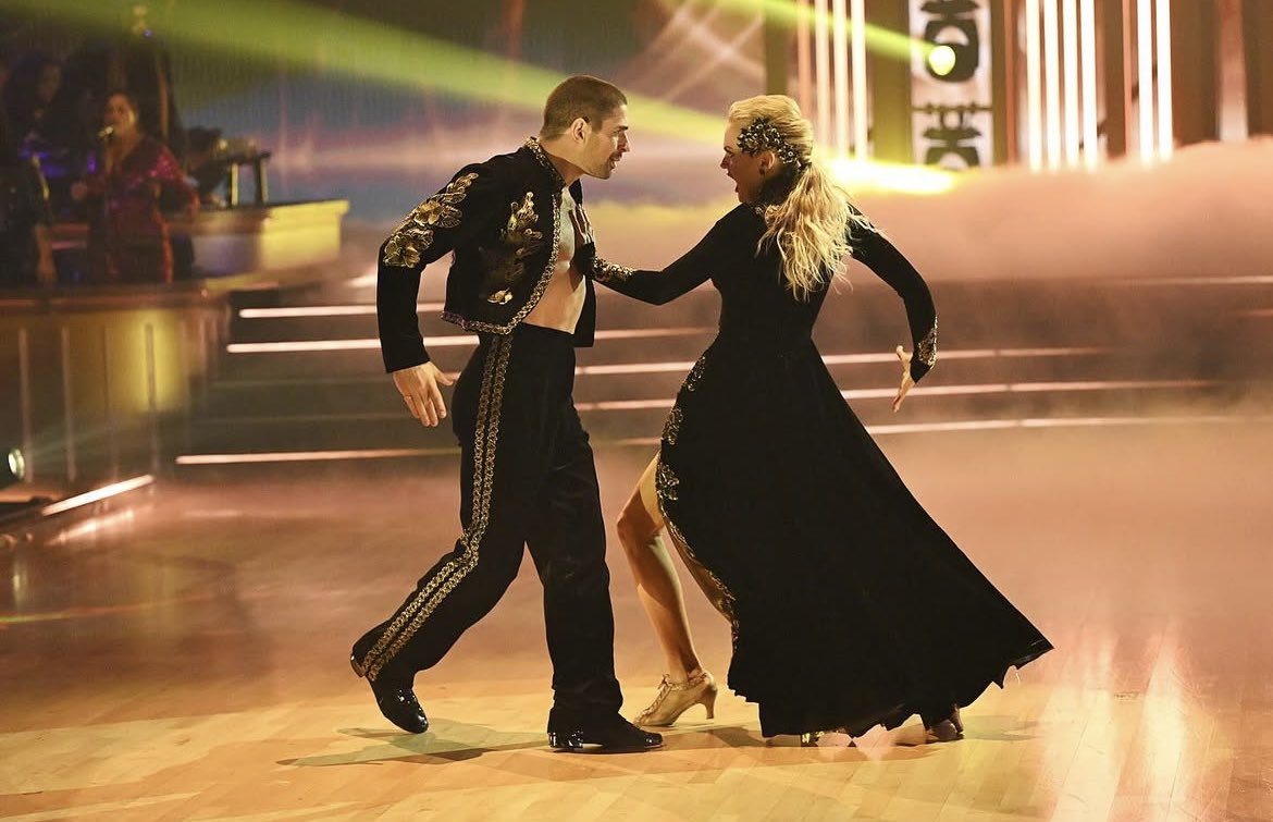 DANCE 👏 OF 👏 THE 👏 SERIES 👏

Elaine and Alan finally got their long overdue moment tonight! Make sure you vote them through to the Finale next week. 

#DWTS #DWTS34