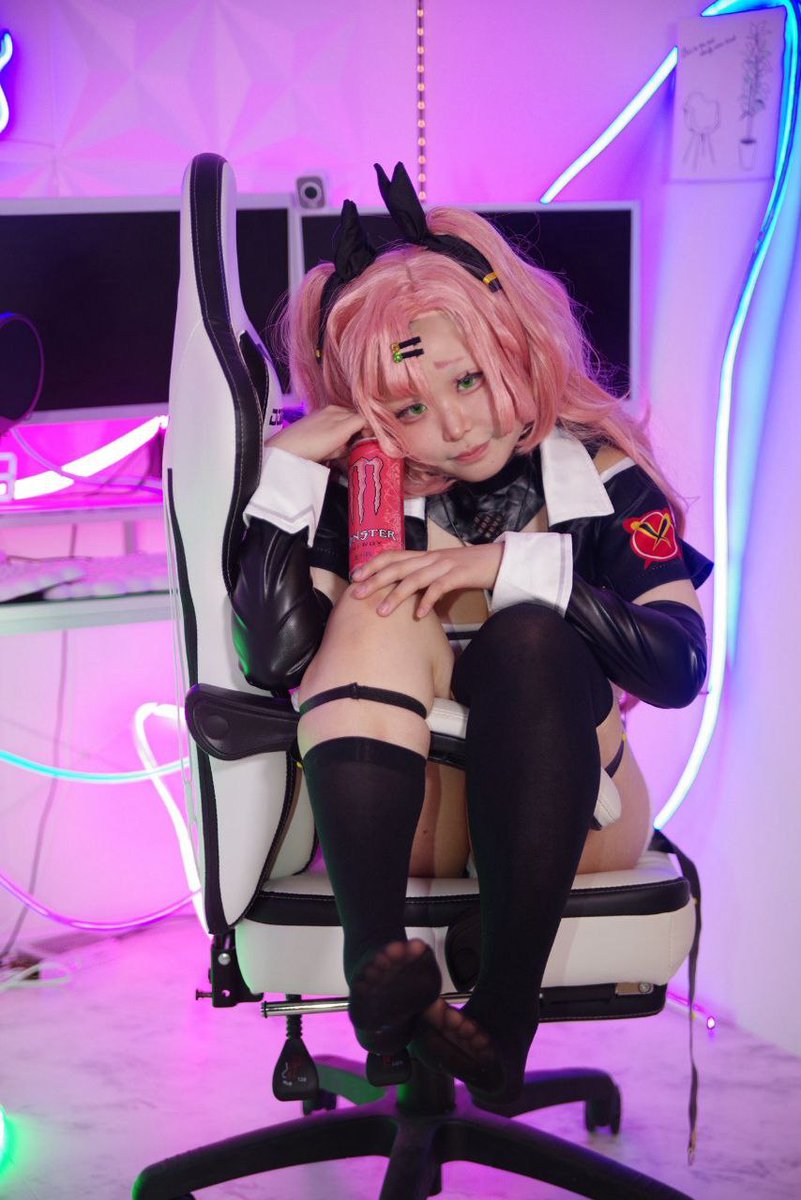 傻逼日本粗腿妓女<a href="/haizencat_cos/">配膳する猫　低浮上</a>，高p浓妆都遮不住这张油腻死妈肥脸，加上这擦边露脚的贱货模样简直是婊子中的婊子。这种淫荡母畜就应该用鸡巴狠狠地甩脸，抽到她淫水流淌乖乖吮屌土下座请求鸡巴大人插入自己的烂屄，用高贵浓精灌满子宫和屁眼把她彻底变成没有人权的肥婆飞机杯。
#意淫 #coser