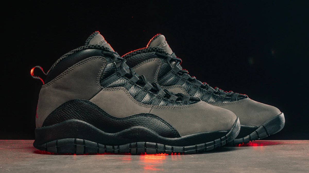 JustFreshKicks tweet media