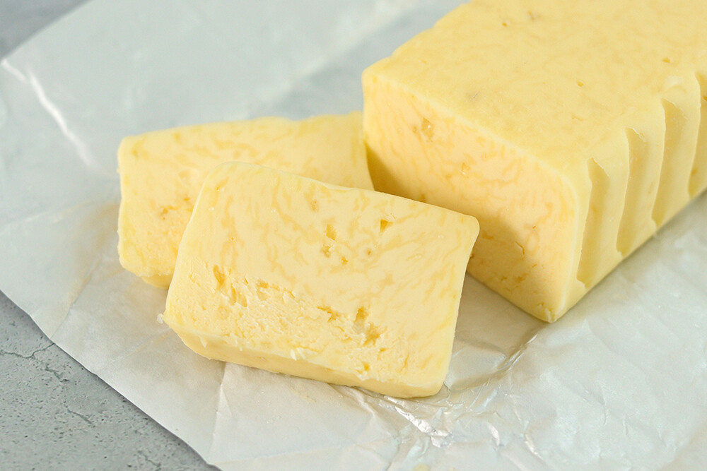 holicatyou's tweet image. 바다 소금 결정이 버터 속에서 바작바작 씹히는, 발라먹는 버터중에서 대한민국에서 구할 수 있는 버터 중 최고사양인데, 왜 끌고 나왔냐면, 약간 할인가로 들어와있음. 원래 수입량이 안많아서 세일도 이벤트할만큼은 없어서 필하신 분만 후딱 오시면 되시겠읍니다. ;ㅁ; cheesequeen.co.kr/goods/view?no=…