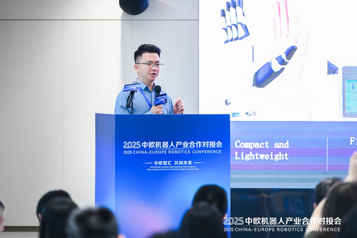 Inspire_robots's tweet image. 🤩 INSPIRE ROBOTS at 2025China-Europe Robotics Conference 🤝 
General Manager Mendel was invited to attend the event and delivered a keynote speech on the theme “From Core Components to System-Level Capabilities.”