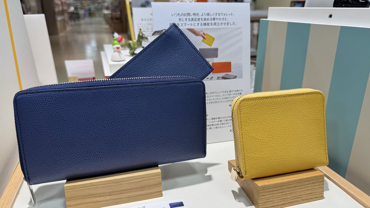 Itoya_Osaka's tweet photo. 【新商品発売👛】

伊東屋オリジナルブランド #カラーチャート から、ジップウォレットが発売になりました！

コンパクトタイプとロングタイプの2種類です！
お好みに合わせて全6色からお選びください💁🏻‍♂️

#伊東屋 #COLORCHART #お財布 https://t.co/PqMLI21Pxg