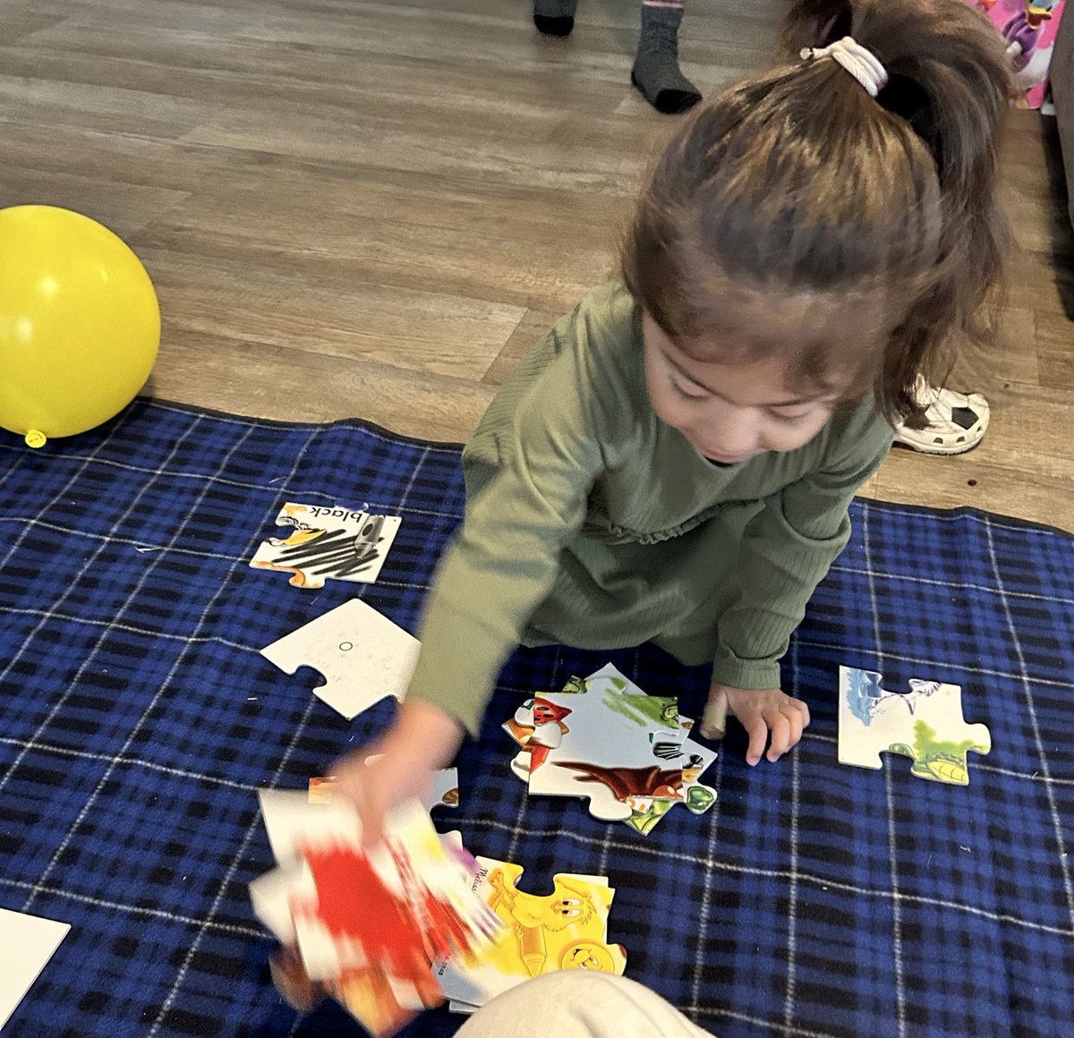 RCPS_EarlyLearn's tweet image. Mom &amp;amp; Student A building puzzles with Mrs. Gutierrez during PAT.
#FamilyFun #pat #dph #parentsasteachers