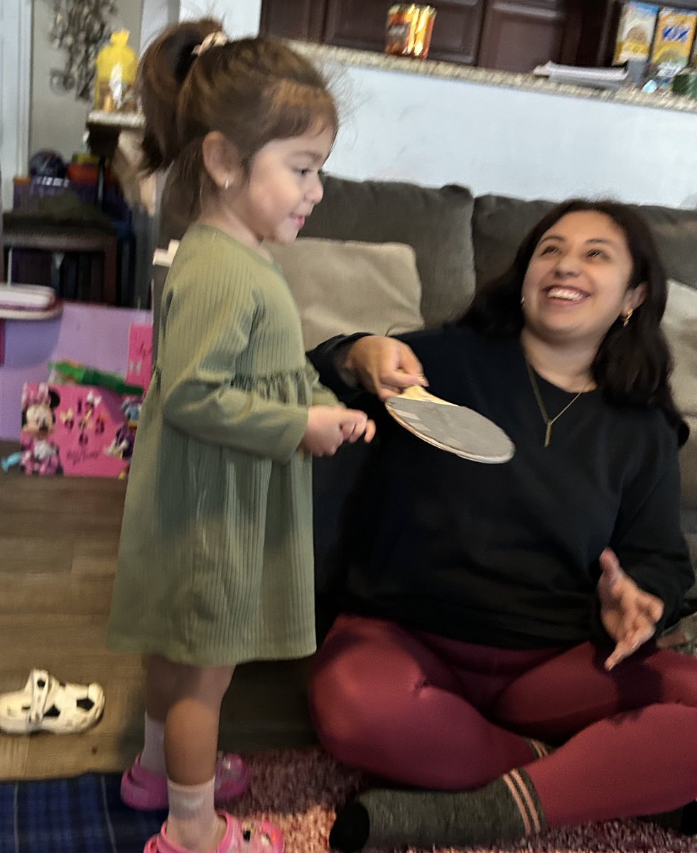 RCPS_EarlyLearn's tweet image. Mom &amp;amp; Student A building puzzles with Mrs. Gutierrez during PAT.
#FamilyFun #pat #dph #parentsasteachers