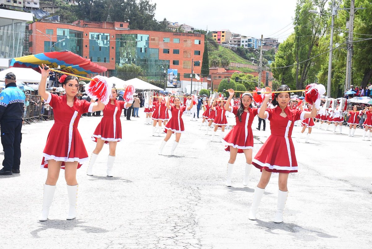 uefmaterdei's tweet photo. Hoy, nuestros estudiantes participaron con entusiasmo en el desfile cívico estudiantil, rindiendo homenaje a Loja en sus 205 años de independencia. 
Los felicitamos por su excelente representación.
#MaterDei40Años https://t.co/qfpkfKvwHR