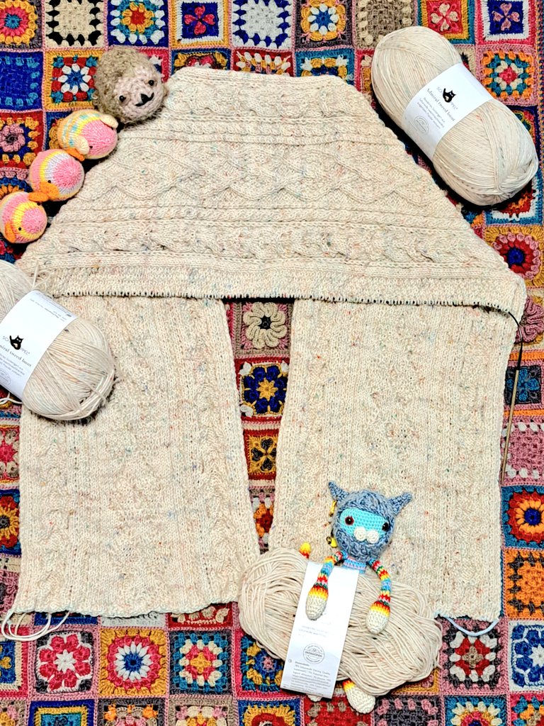 netarou_amuamu's tweet image. この所購入してるソックヤーンで1足たりともくつ下編んでいません
( &apos;ω&apos;o[ 内緒です ]o
それはそうとて
👈足りなそうなので1玉追加🧶
👉送料対策ちう大義名分🧶