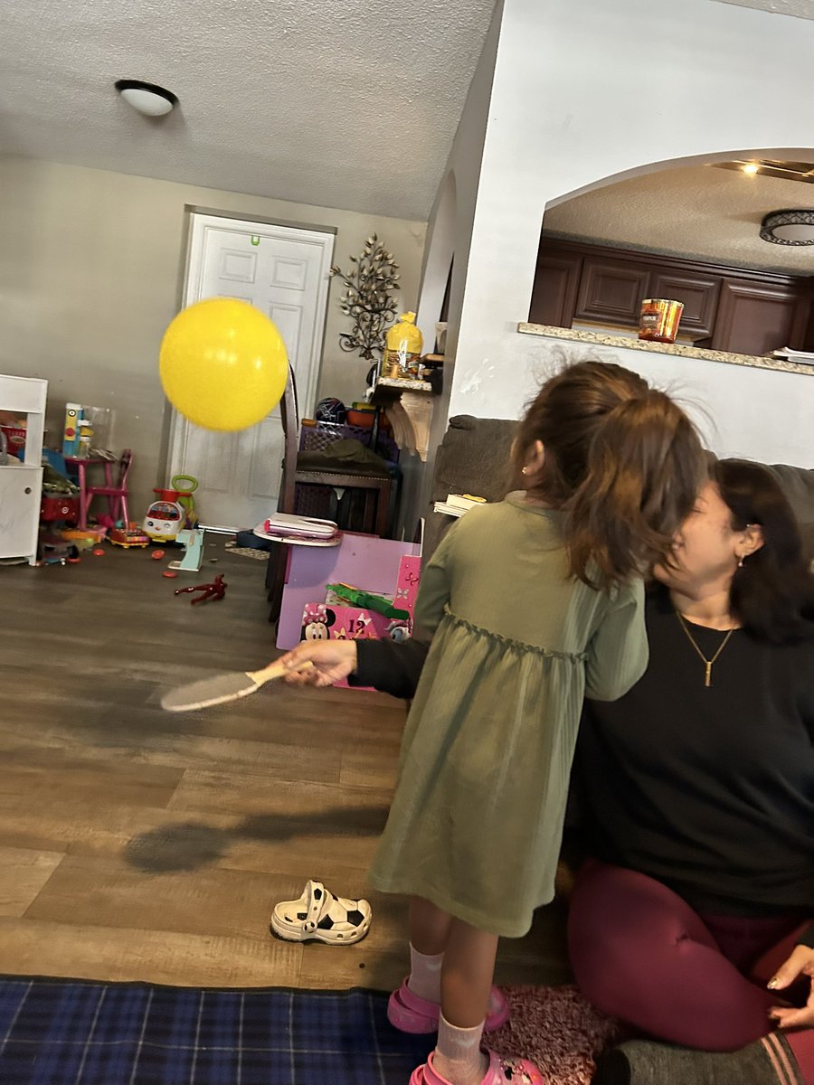 RCPS_EarlyLearn's tweet image. Mom &amp;amp; Student A building puzzles with Mrs. Gutierrez during PAT.
#FamilyFun #pat #dph #parentsasteachers