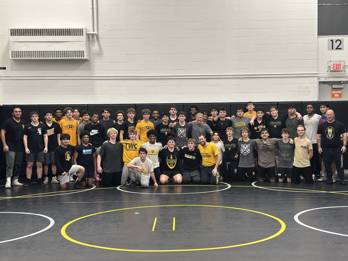 Grateful to have our very own 1978 Class AA 98 Ibs State Champion Dane Nasenbeny with us today to watch practice, share words of wisdom, and attend senior mentor dinner #OnceATigerAlwaysATiger #TigerPride #ALLIN