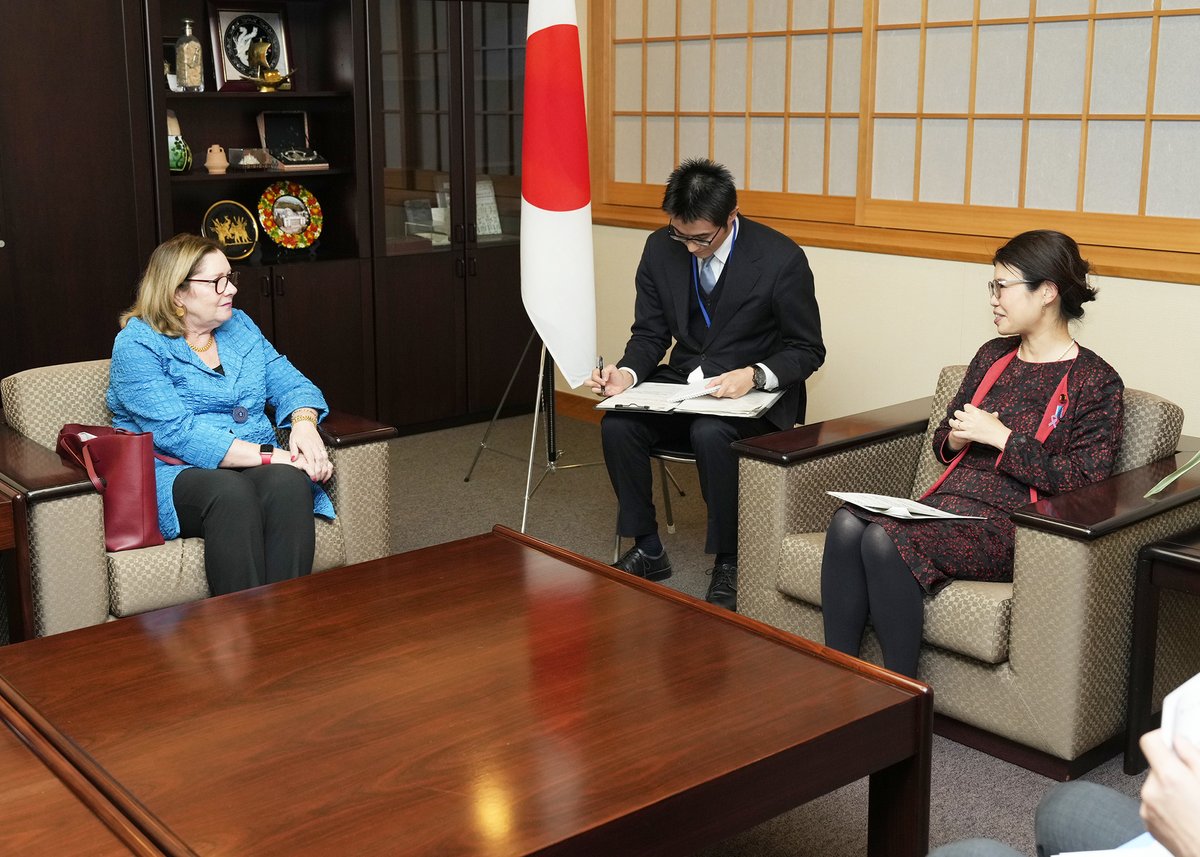 MofaJapan_jp's tweet image. #国光外務副大臣 は、訪日中のディブル・シナイ半島駐留多国籍部隊・監視団（#MFO）事務局長の表敬を受け、中東情勢の今後の見通し等に関し意見交換を行いました。