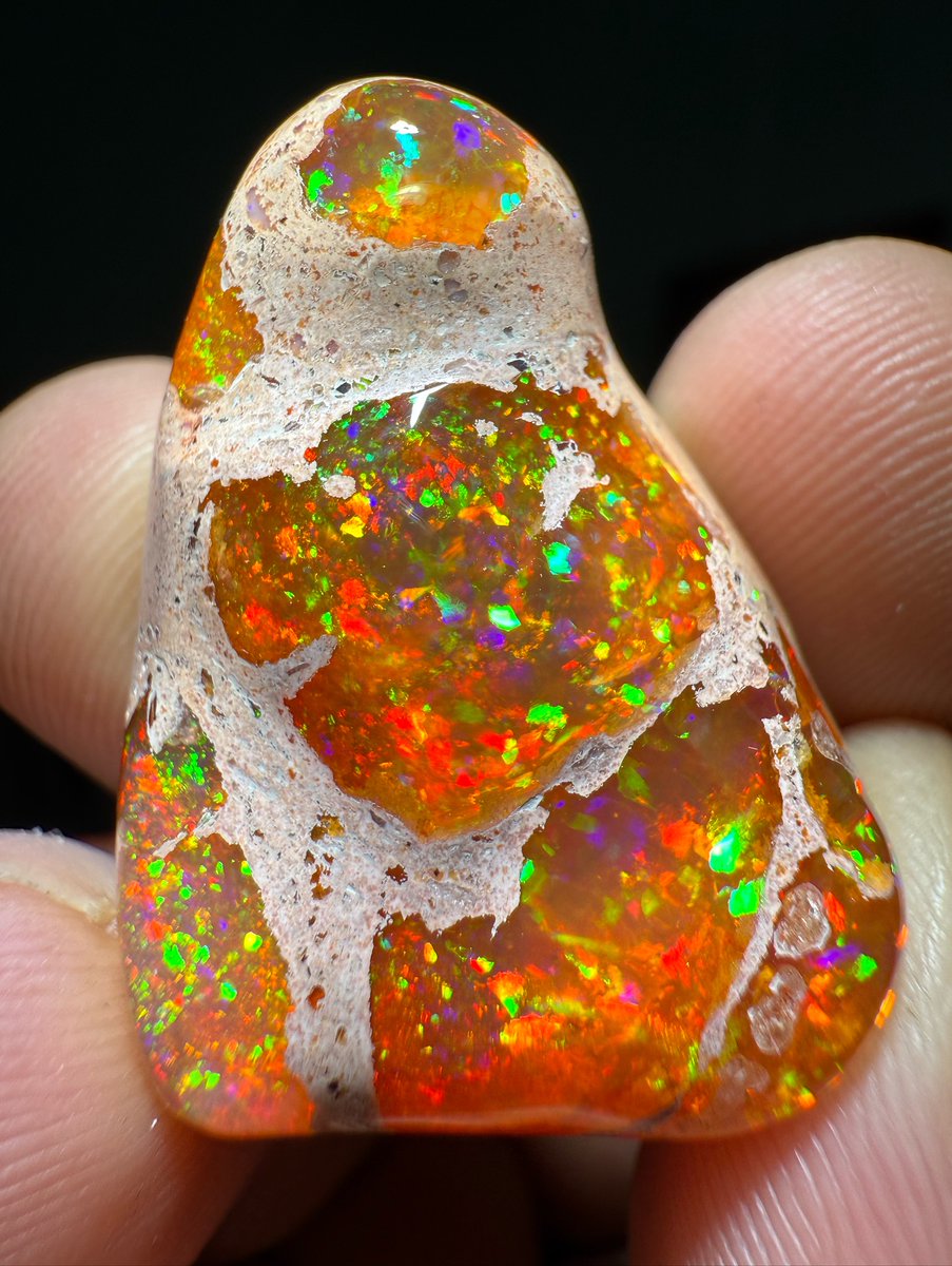 Top Quality Mexican pinfire opal.

Photo: Opalos_tamayo