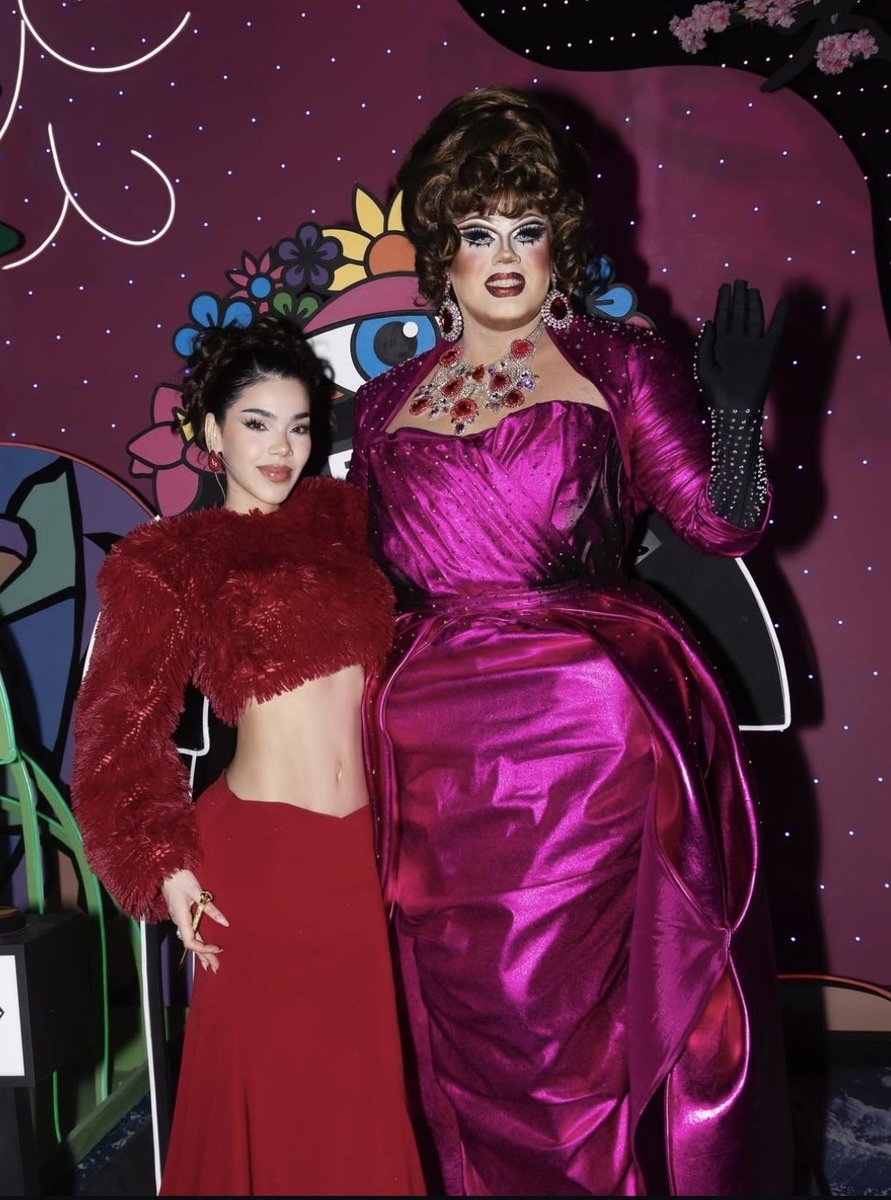 HijxsDeLetal's tweet image. Uffff de las mejores juezas que ha tenido LMD sin duda alguna✨️💥
KERMOSA SE VEEE!!!!!✨️🐇❤️
#LMD7 #KOS