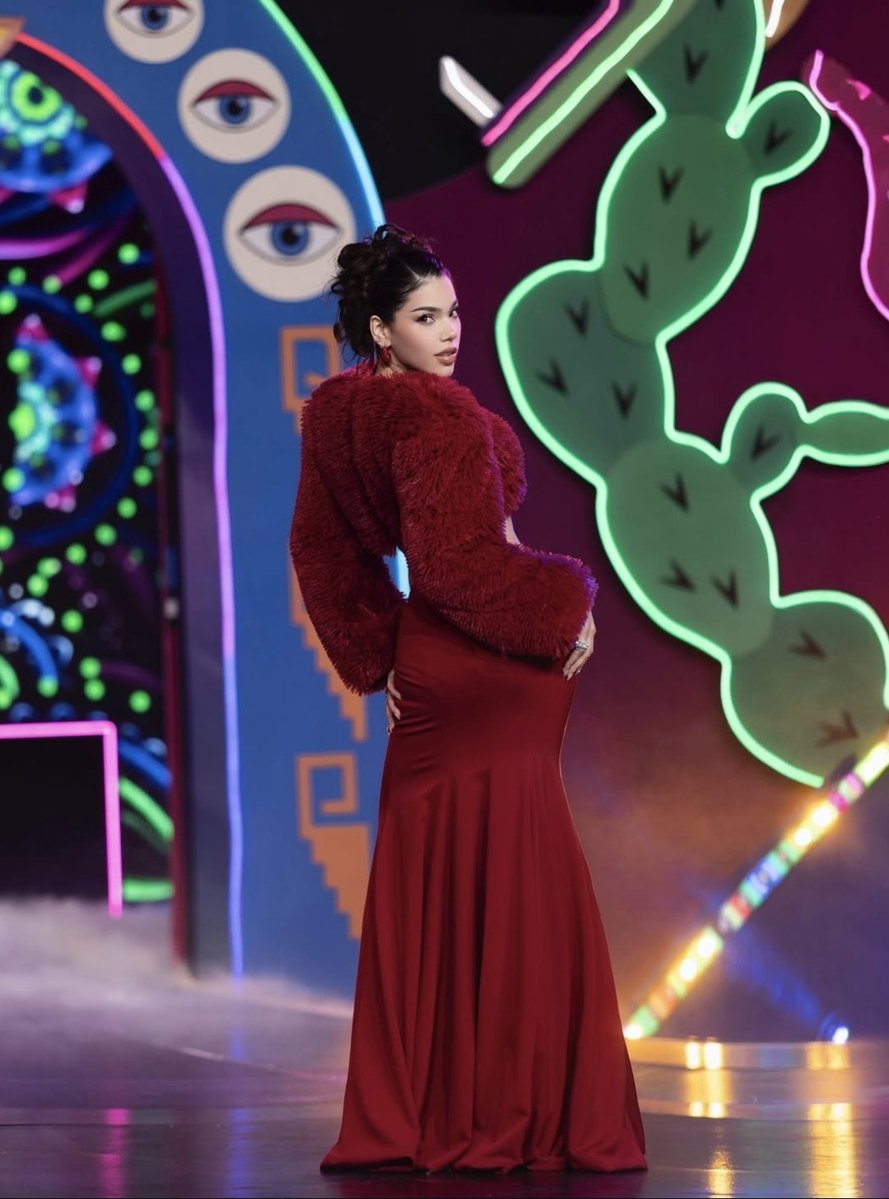 HijxsDeLetal's tweet image. Uffff de las mejores juezas que ha tenido LMD sin duda alguna✨️💥
KERMOSA SE VEEE!!!!!✨️🐇❤️
#LMD7 #KOS