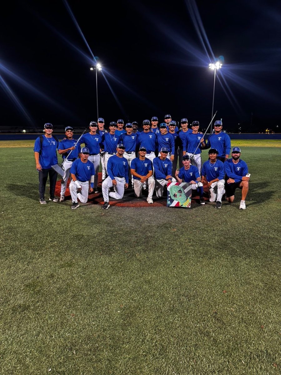 Congratulations to Team Royal on completing the SWEEP in the 2025 Fall World Series! 

It was a hard fought series, with 2 of the 3 games ending in walk-off fashion!

See y’all out at the field in January!