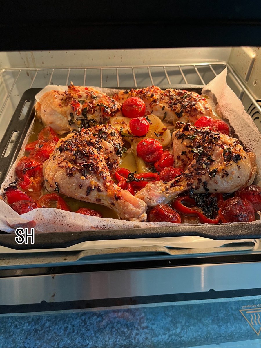 Agent99c's tweet image. Super spicy 🌶️ chicken with broad beans and rice #باقلاپلو thanks to friends for the leftover rice #chilli #rice #food #foodie #foodies #foodlover #tomato #foodgasm #yum #eatwell #foryou #chicken #ovenbaked #homecooks #sydney