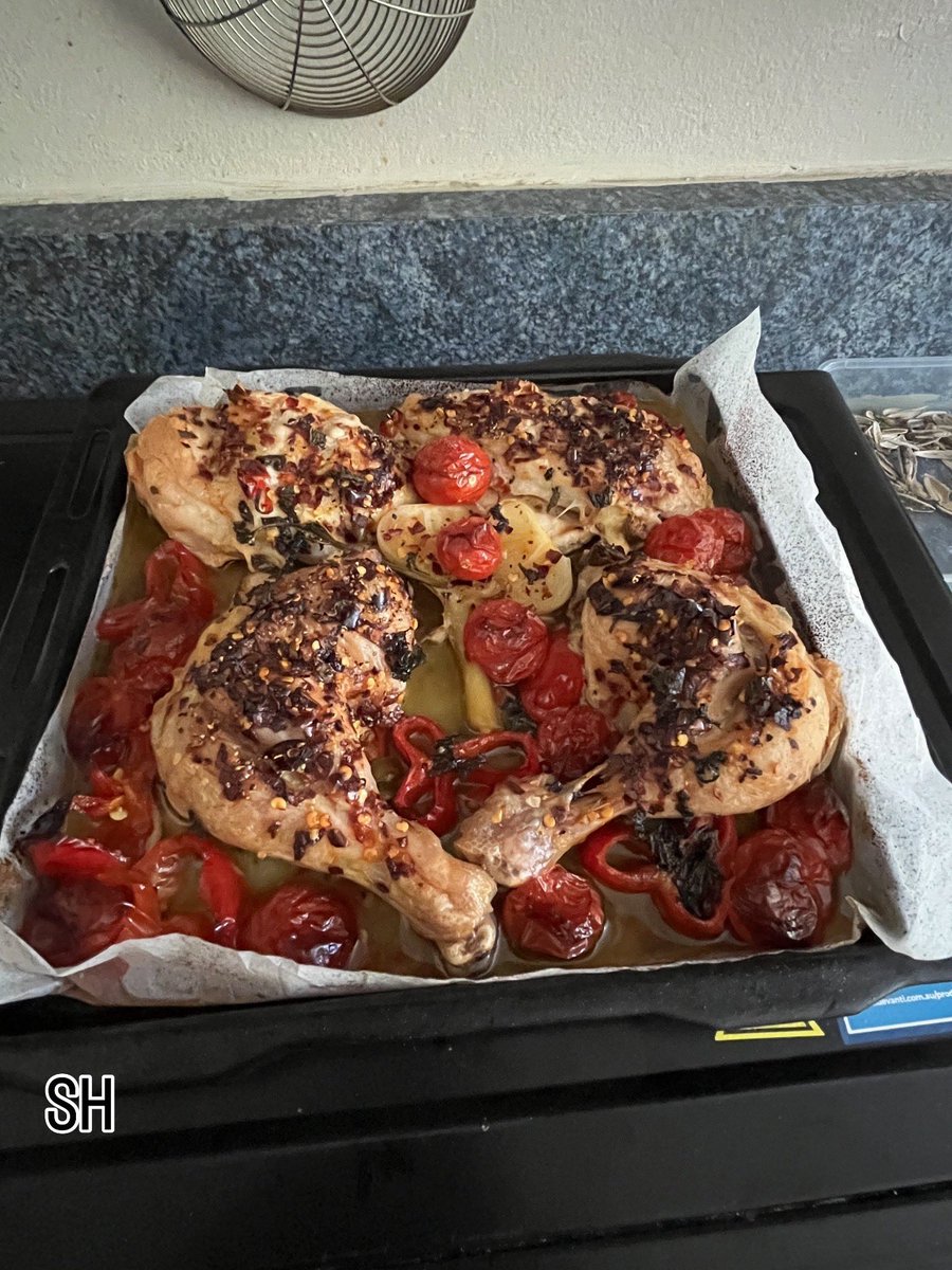 Agent99c's tweet image. Super spicy 🌶️ chicken with broad beans and rice #باقلاپلو thanks to friends for the leftover rice #chilli #rice #food #foodie #foodies #foodlover #tomato #foodgasm #yum #eatwell #foryou #chicken #ovenbaked #homecooks #sydney