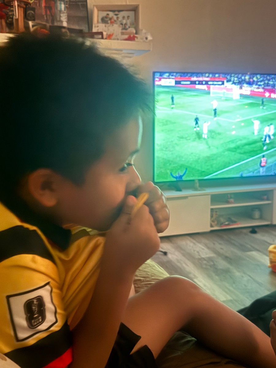 shirleytfs's tweet photo. #LIGAPROXECDF
Vamos Ecuador por el segundo gol pila 💪🇪🇨🇪🇨⚽️⚽️ https://t.co/isouOStdsj