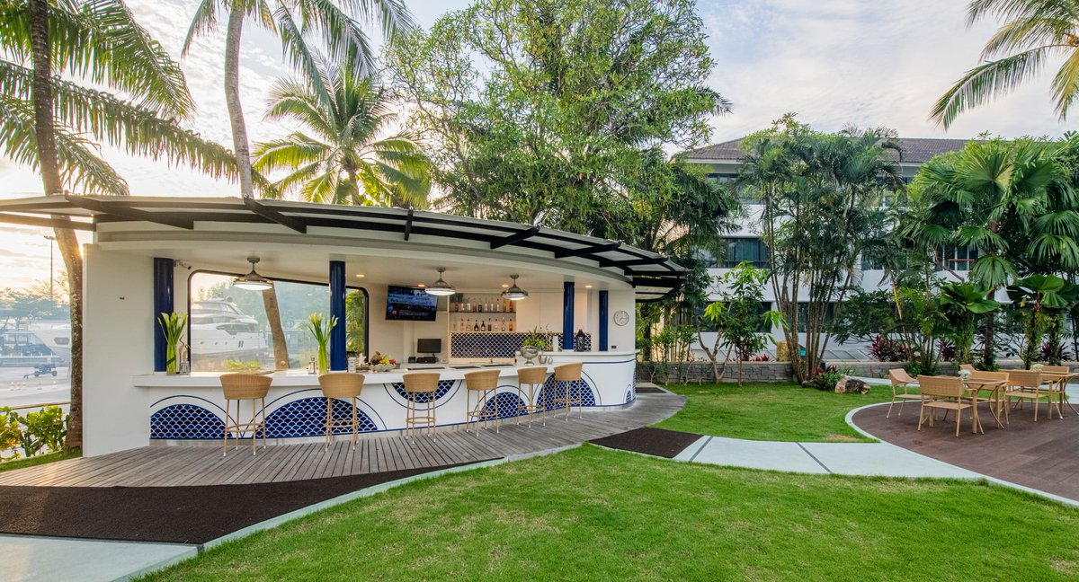 thedine_wine's tweet image. NH Boat Lagoon Phuket Resort invites you to unwind: poolside drinks, marina views, and green in between create the perfect backdrop for sun-soaked days &amp;amp; unforgettable island vibes. 
bit.ly/47QD7bQ 

#NHBoatLagoonPhuketResort  #PoolBarPhuket #PoolBar #PhuketBars #Phuket