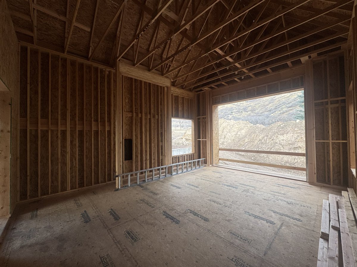 GMoney_1978's tweet image. Alpine Estates 
4 1/2 months in 
11k square feet 
3 acres of property 
Loewen windows and Doors 3/4 weeks out!