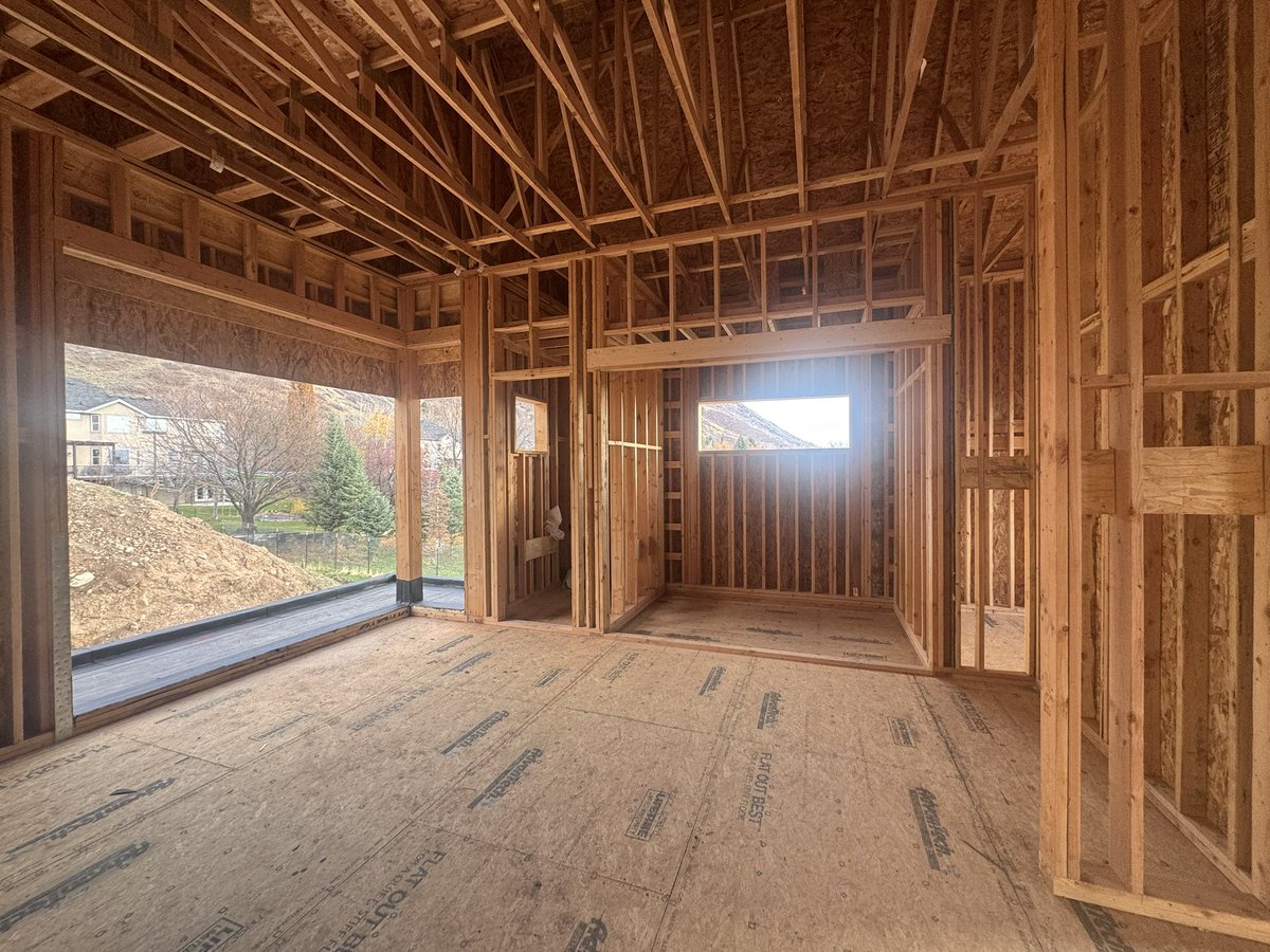 GMoney_1978's tweet image. Alpine Estates 
4 1/2 months in 
11k square feet 
3 acres of property 
Loewen windows and Doors 3/4 weeks out!