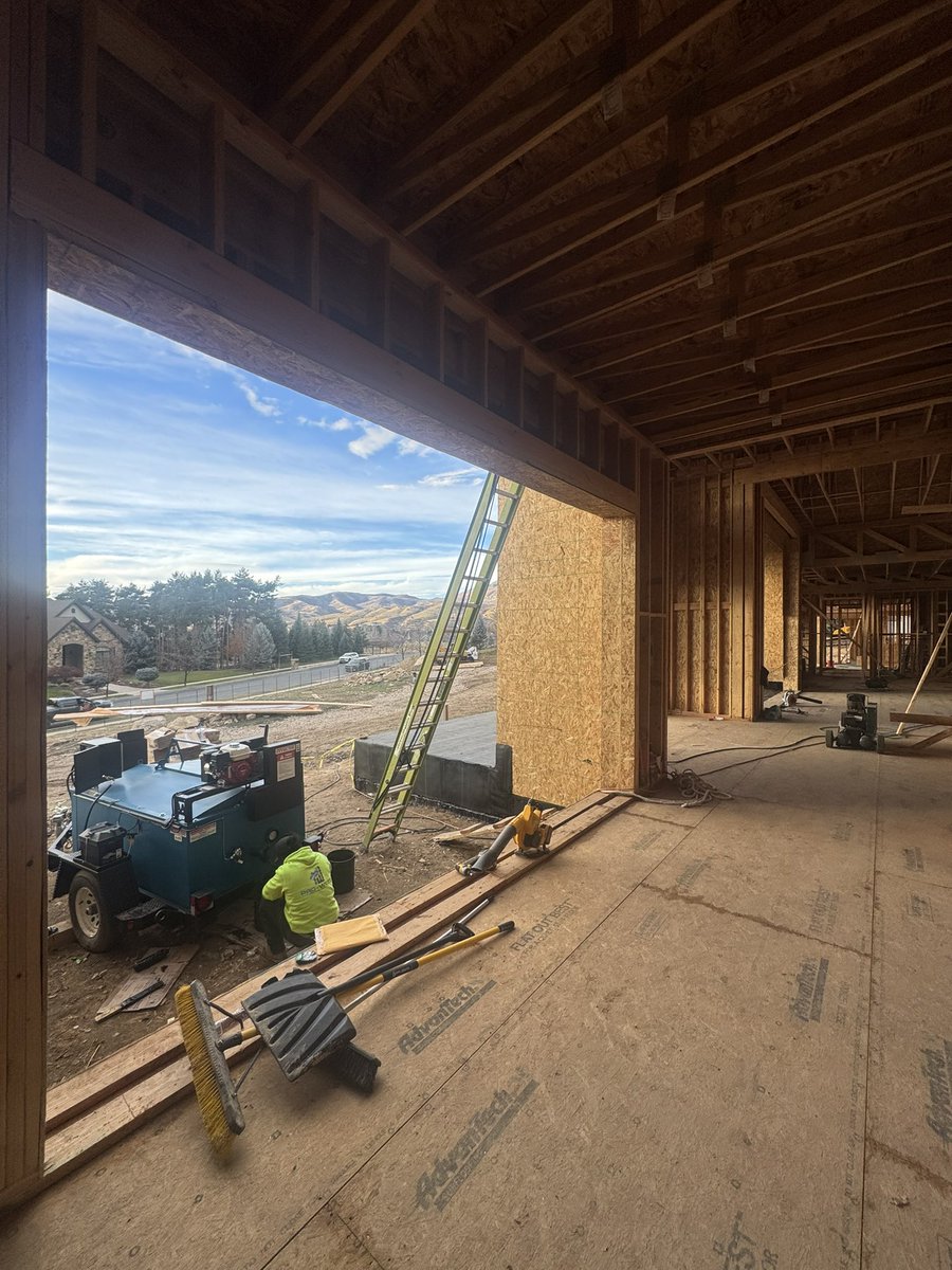 GMoney_1978's tweet image. Alpine Estates 
4 1/2 months in 
11k square feet 
3 acres of property 
Loewen windows and Doors 3/4 weeks out!