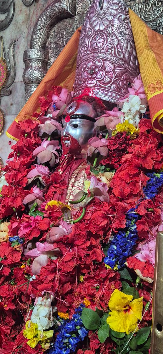 surendrasnaagar's tweet image. पश्चिम बंगाल के जनपद वीरभूम स्थित तारापीठ में माँ तारा के दर्शन करने का सौभाग्य प्राप्त हुआ।
माँ तारा सब पर अपनी कृपा दृष्टि बनाए रखें। 🙏✨