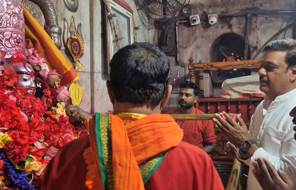 surendrasnaagar's tweet image. पश्चिम बंगाल के जनपद वीरभूम स्थित तारापीठ में माँ तारा के दर्शन करने का सौभाग्य प्राप्त हुआ।
माँ तारा सब पर अपनी कृपा दृष्टि बनाए रखें। 🙏✨