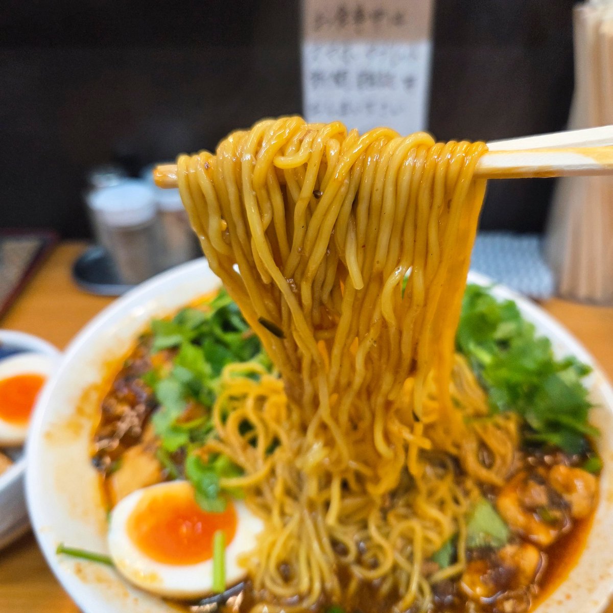 69beatspecter's tweet image. 中華そば半ざわ@西巣鴨
麻婆麺+🍚

前から興味があった此方の麻婆麺をやっと食べれた😆
辛味と痺れもしっかり感じられる本格麻婆豆腐がたっぷり乗せられ脂肪燃焼な逸杯が最&amp;amp;高😍💕
パクチーが良きアクセントでめっちゃお勧め🏆ჱ̒˶ｰ̀֊ｰ́ )
セルフ麻婆丼もニヤけが止まらず大汗をかきつつ大昇天🌈👼✨