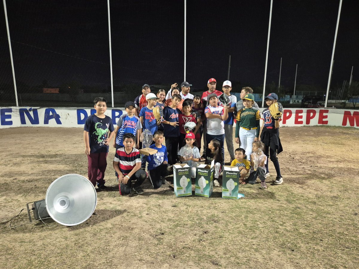 sisgol1's tweet image. Reactivamos nuestra Liga Pequeña de Béisbol José &apos;&apos;Pepe&apos;&apos; Maiz, contamos con 4 campos totalmente equipados!
#tball 
#premoyote 
#moyote 
#pingua 
#Pequeña 
Entrenamiento #gratis, queremos que todos los niñ@s tengan una oportunidad. 
Que creen!
 #SíPodemos