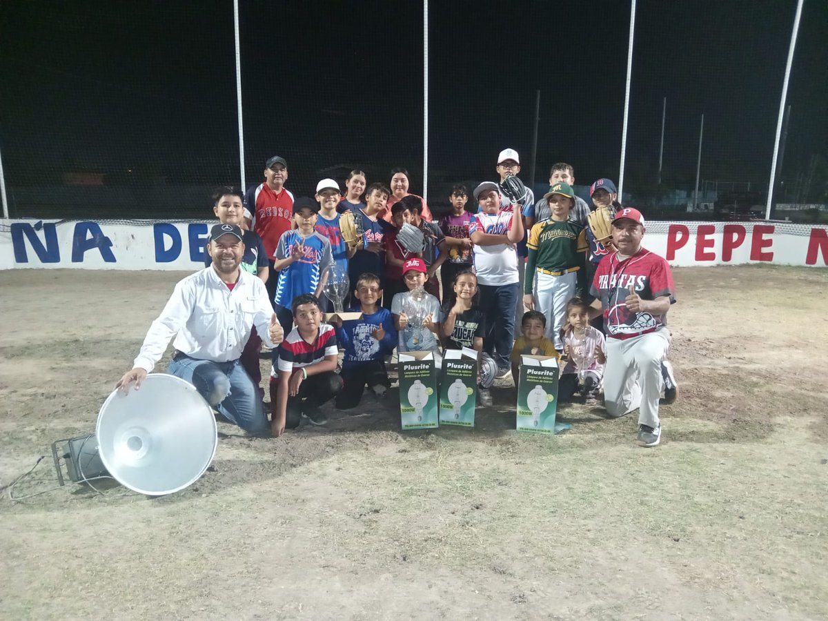 sisgol1's tweet image. Reactivamos nuestra Liga Pequeña de Béisbol José &apos;&apos;Pepe&apos;&apos; Maiz, contamos con 4 campos totalmente equipados!
#tball 
#premoyote 
#moyote 
#pingua 
#Pequeña 
Entrenamiento #gratis, queremos que todos los niñ@s tengan una oportunidad. 
Que creen!
 #SíPodemos