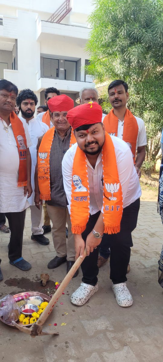 patelrumit7's tweet image. આજ રોજ રીટાબેન પટેલ અને રાકેશભાઈ બ્રહ્મભટ્ટ ના બજેટ માંથી ચાંદખેડા વિસ્તાર ની અલગ અલગ સોસાયટી માં ડ્રેનેજ ની લાઈન અને પાણી ની લાઈન નાખવાની કામગીરી નું ખાત- મુહૂર્ત કરવા માં આવ્યું. પ્રમુખ ,મહામંત્રી , હોદેદારો અને કાર્યકર્તા ઓ ઉપસ્થિત રહ્યા.  

રૂમિત પટેલ - મહામંત્રી ચાંદખેડા