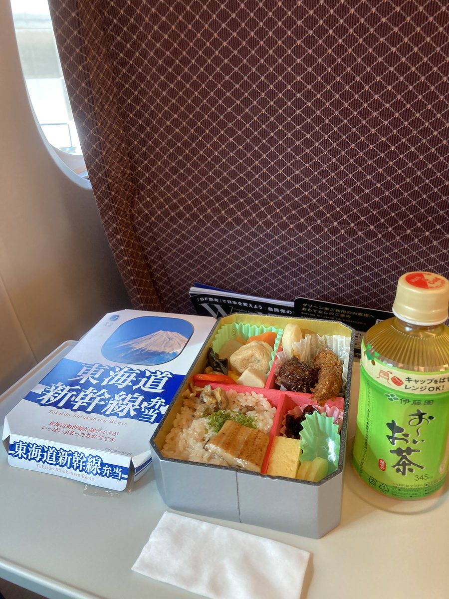 mikimki3639's tweet image. こんにちは😃今日は親のお墓参りに行く為関西方面までのぞみ🚄に乗車して向かいます♪東京駅外国人いっぱいで激混みでした笑駅弁当買ったので今から頂きます🥰慣れない長旅疲れそう笑❣️

#今日のお昼ご飯