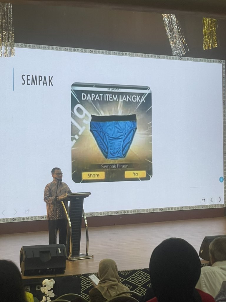 yellowtheko's tweet image. What is sastra belanda UI even about?