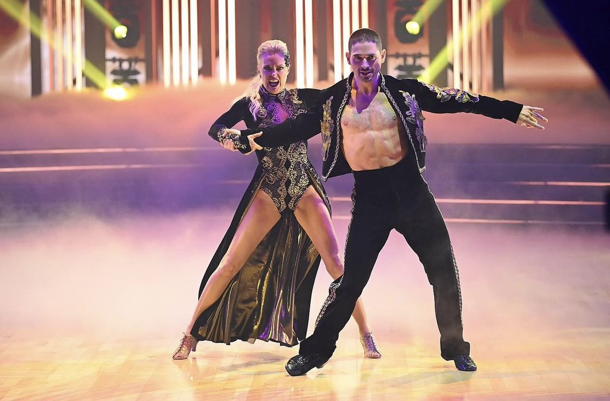 ELAINE AND ALAN FINALISTS ERA!! 🥹

So soo well-deserved!! 👏👏 

#DWTS #DWTS34