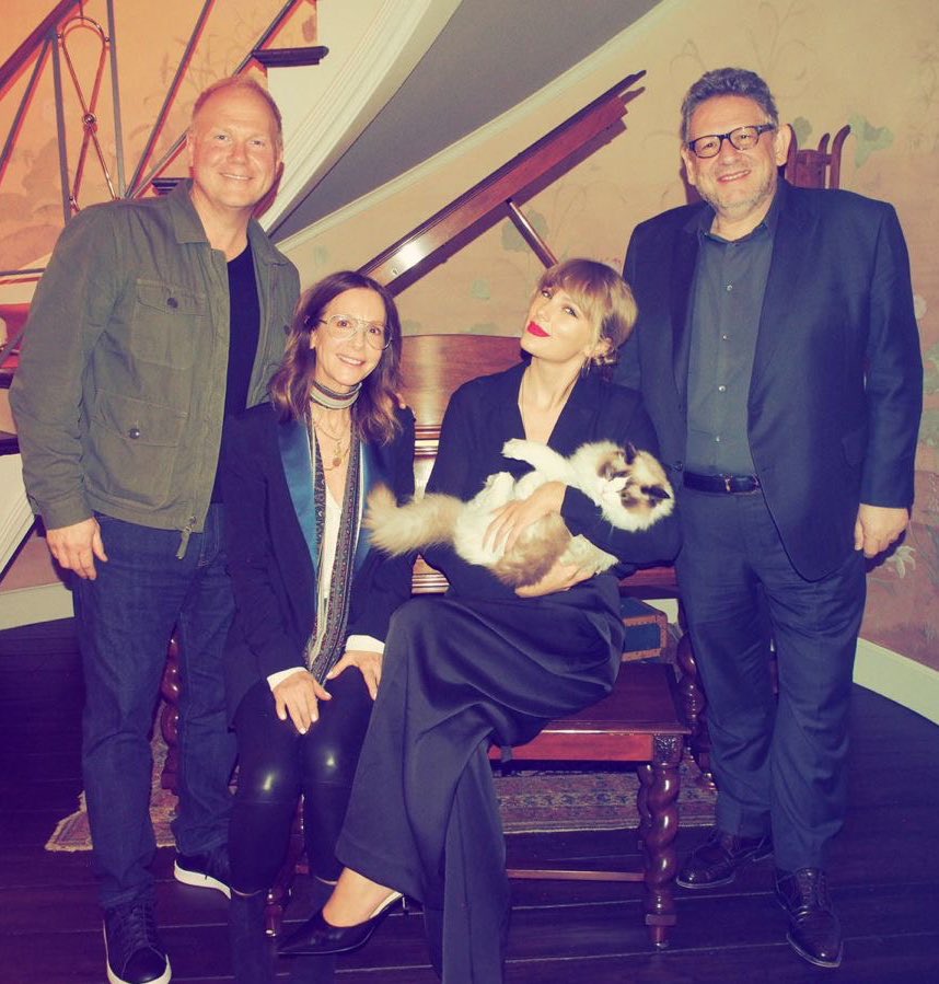 updatecharts's tweet image. Há 7 anos, Taylor Swift assinava contrato com a gravadora Republic Records.