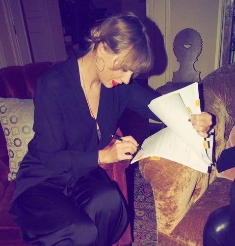 updatecharts's tweet image. Há 7 anos, Taylor Swift assinava contrato com a gravadora Republic Records.