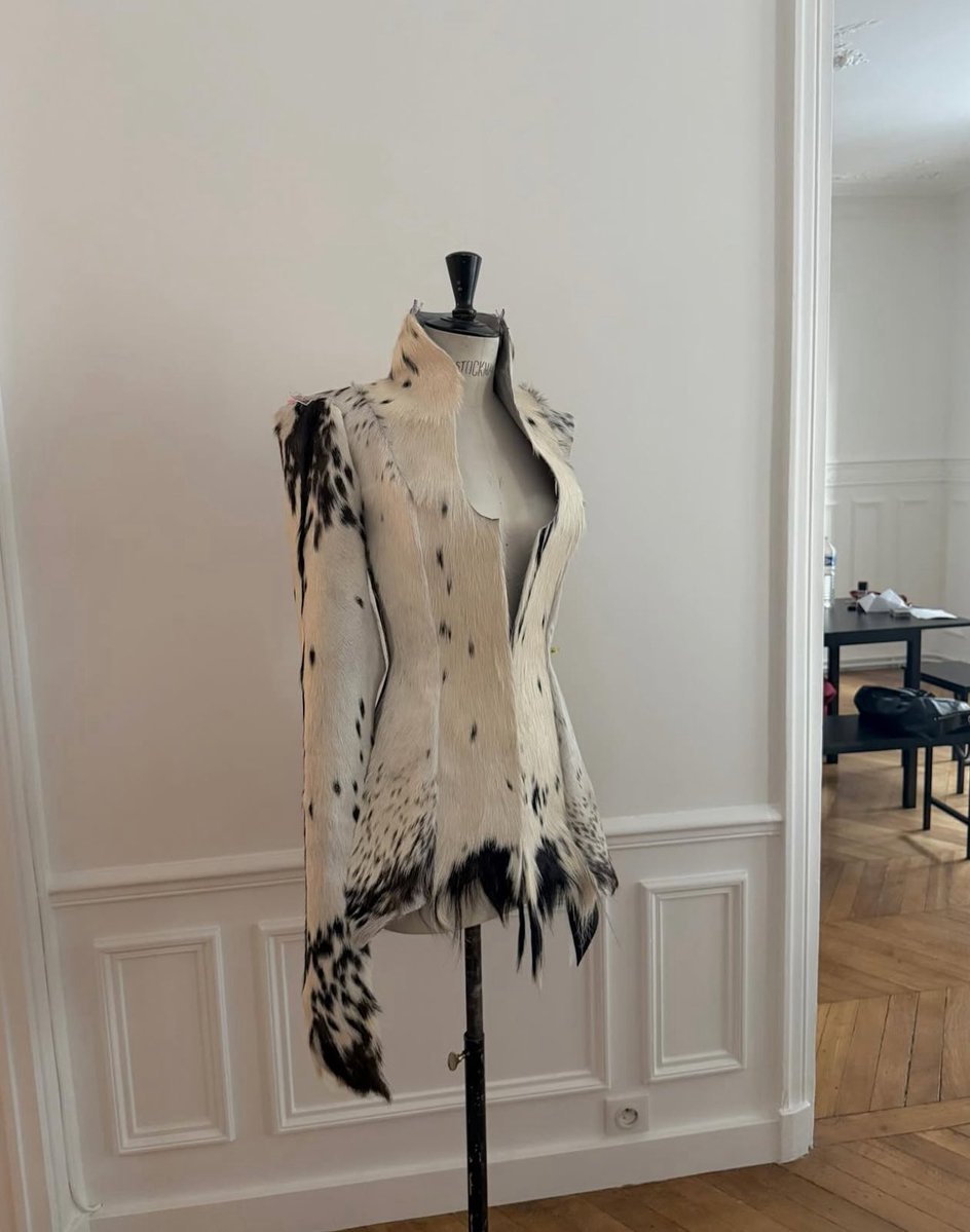 MsPinkstarr's tweet image. I need this jacket immediately