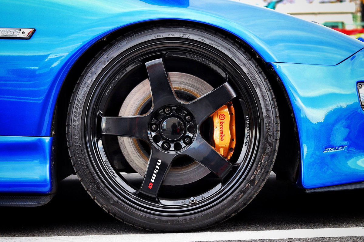 いい19インチの日 （サイズ感が伝わりづらい黒ホイール）