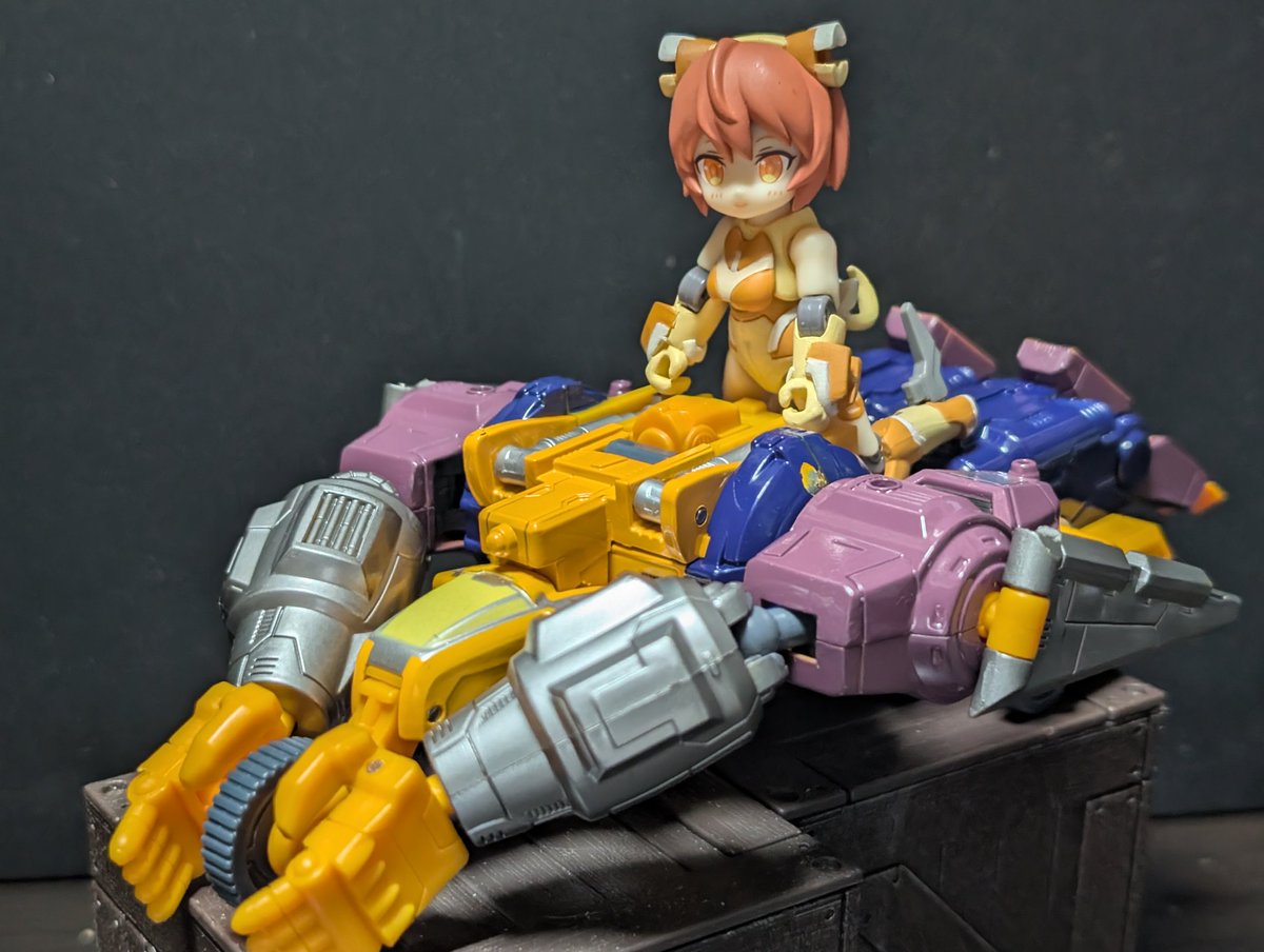 coconuts30MM's tweet image. #お昼休みに一枚だけTF玩具写真を貼ろう
タイタニウムは重い、それは愛の重さ（HASBROからTFへの愛だけどな）