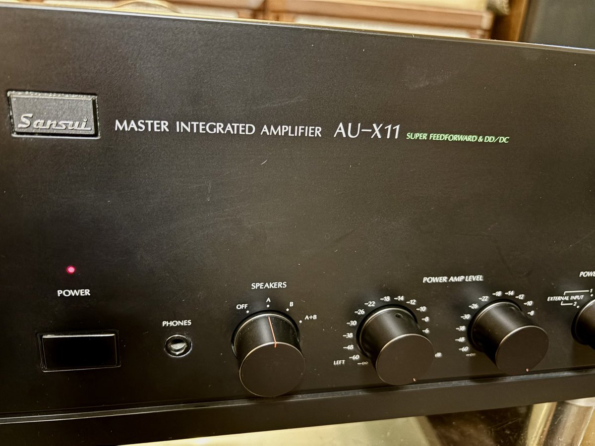uxtupii's tweet image. またまたハードオフで中古プリメインアンプを衝動買いしてしまいました！
重さ３０Kg近くある超弩級のプリメインアンプです 
これからいろいろ聴いてみるのが楽しみです！
＃サンスイ
＃AUX11 
＃プリメインアンプ
