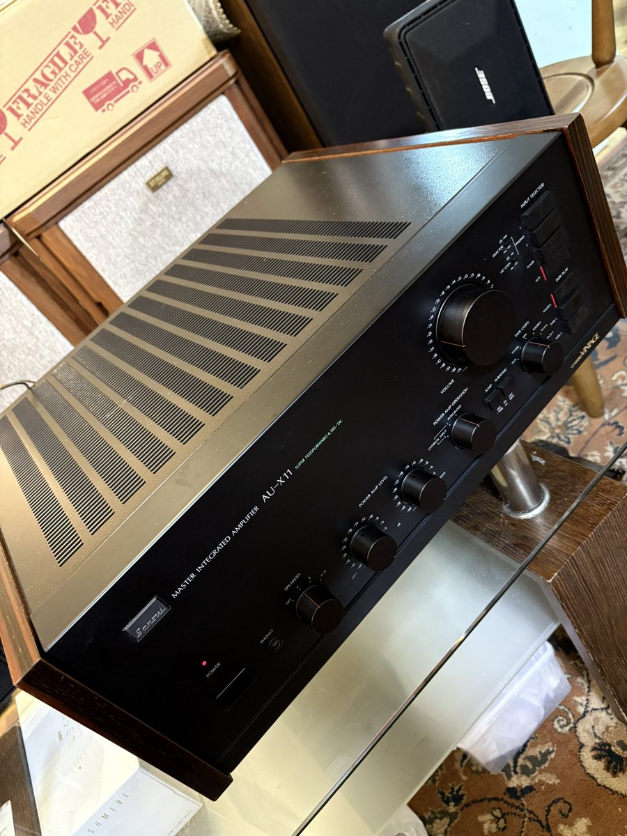 uxtupii's tweet image. またまたハードオフで中古プリメインアンプを衝動買いしてしまいました！
重さ３０Kg近くある超弩級のプリメインアンプです 
これからいろいろ聴いてみるのが楽しみです！
＃サンスイ
＃AUX11 
＃プリメインアンプ